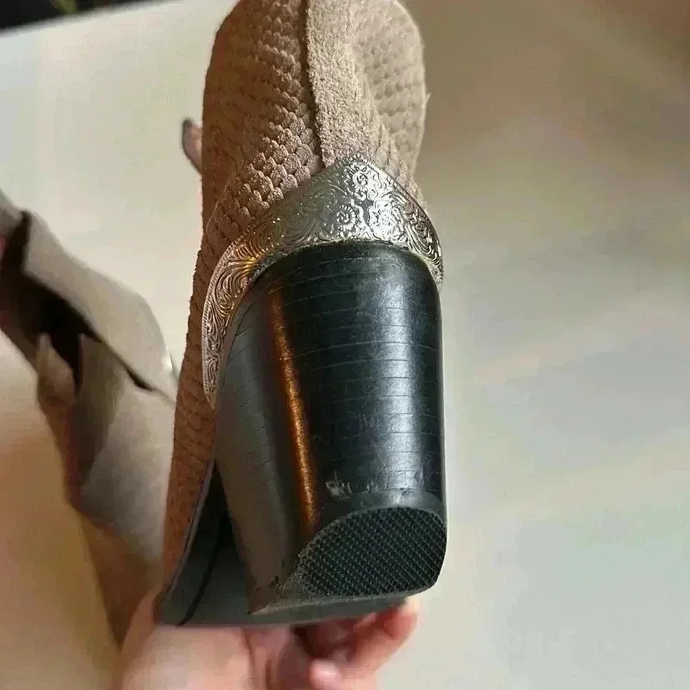 Jeffrey Campbell - Picture 9 of 10